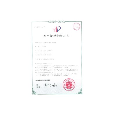 一種燙金機的薄膜收卷裝置